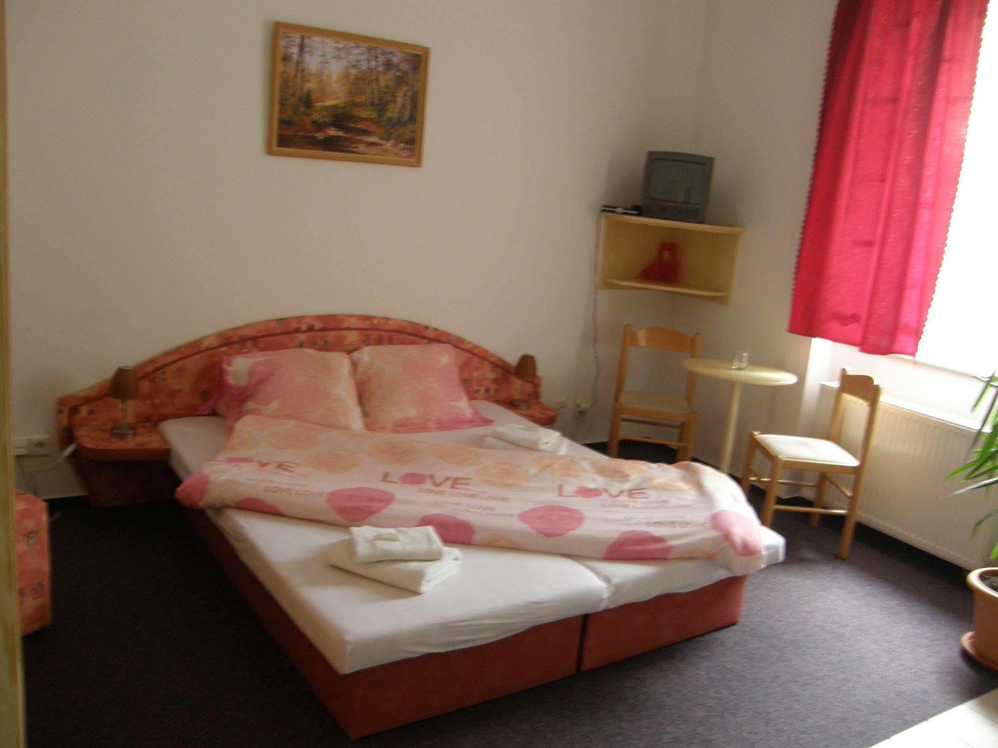 Hotel Filip Ceske Budejovice Buitenkant foto