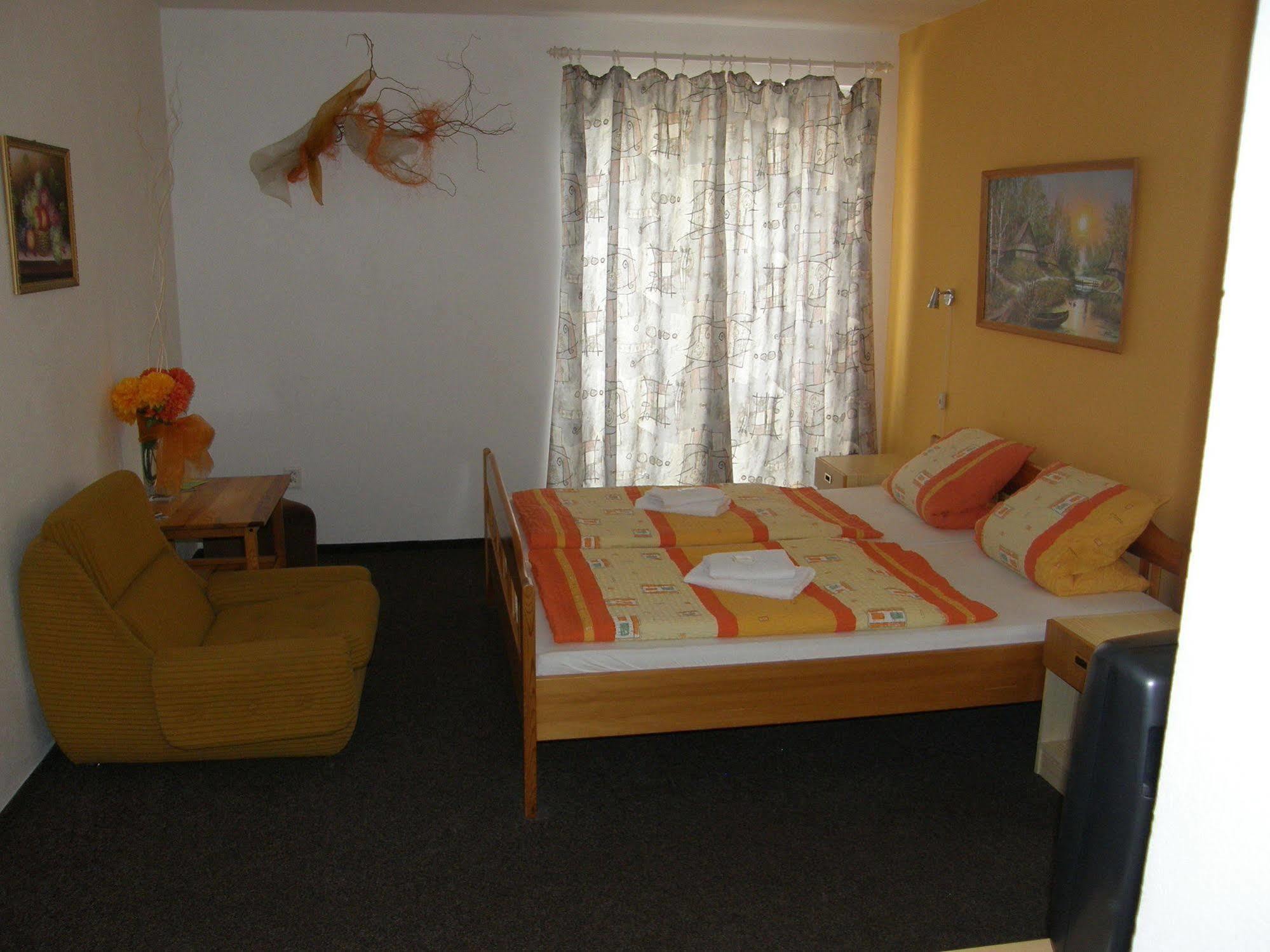 Hotel Filip Ceske Budejovice Buitenkant foto